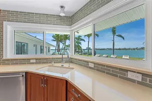 11050 7th St E, Treasure Island, FL 33706 - Photo 32