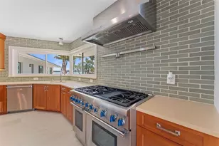 11050 7th St E, Treasure Island, FL 33706 - Photo 28