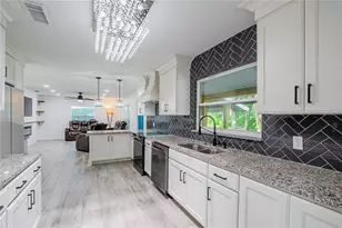 640 Orange Valley Cir, Lakeland, FL 33813 - Photo 10