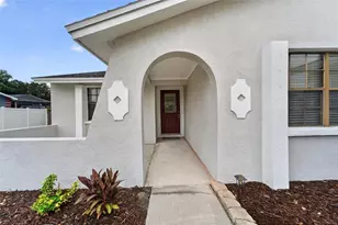 3414 King George Ln, Seffner, FL 33584 - Photo 2