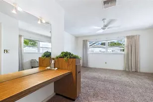 1067 44th Ave NE, Saint Petersburg, FL 33703 - Photo 14