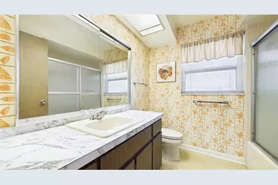 1067 44th Avenue NE, Saint Petersburg, FL 33703 - Photo 18