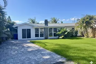 1500 Carson Cir NE, Saint Petersburg, FL 33703 - Photo 2
