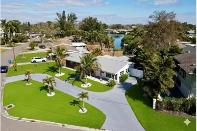1500 Carson Circle NE, Saint Petersburg, FL 33703 - Photo 12
