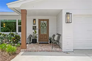 154 45th Ave NE, Saint Petersburg, FL 33703 - Photo 2