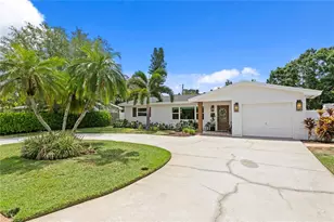 154 45th Ave NE, Saint Petersburg, FL 33703 - Photo 2