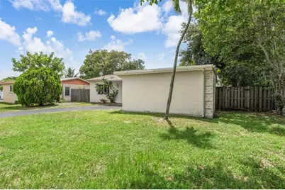 405 SW 77th Avenue, North Lauderdale, FL 33068 - Photo 4
