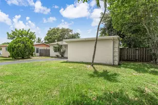 405 SW 77th Ave, North Lauderdale, FL 33068 - Photo 4