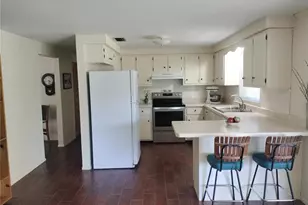 39133 5th Ave, Zephyrhills, FL 33542 - Photo 4