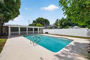 6172 59th Pl N, Saint Petersburg, FL 33709 - Photo 2