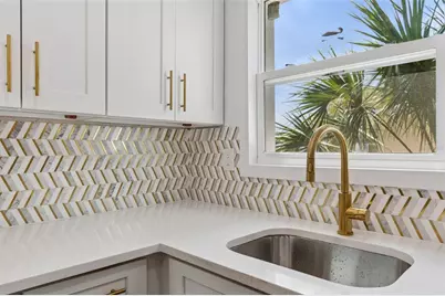 517 Hampton Avenue NE, Saint Petersburg, FL 33703 - Photo 4