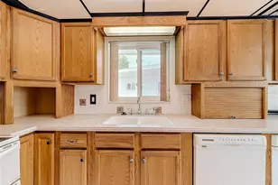 8101 113th St, Seminole, FL 33772 - Photo 12