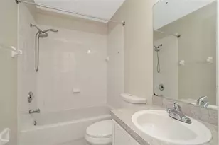 7361 E Bank Dr, Tampa, FL 33617 - Photo 12
