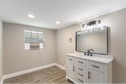 320 E Althea Avenue, Tampa, FL 33612 - Photo 12