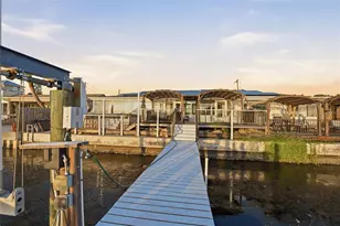 1818 Dolphin Blvd S, Saint Petersburg, FL 33707 - Photo 46
