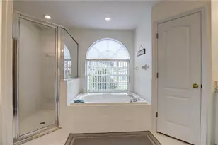 2242 Towering Oaks Cir, Seffner, FL 33584 - Photo 16