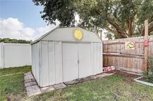 2242 Towering Oaks Cir, Seffner, FL 33584 - Photo 36