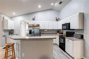 2242 Towering Oaks Cir, Seffner, FL 33584 - Photo 10