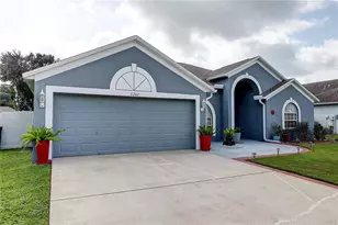 2242 Towering Oaks Cir, Seffner, FL 33584 - Photo 2