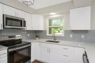 19 Ventura Dr, Dunedin, FL 34698 - Photo 4