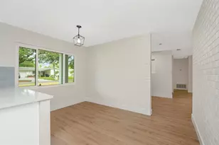 19 Ventura Dr, Dunedin, FL 34698 - Photo 8