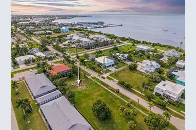 817 W Marion Avenue, Punta Gorda, FL 33950 - Photo 1