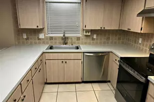 1783 Maryland Ave NE, Saint Petersburg, FL 33703 - Photo 6