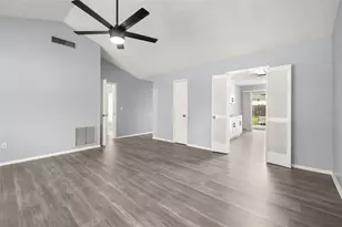 3257 Laurel Dale Dr, Tampa, FL 33618 - Photo 8