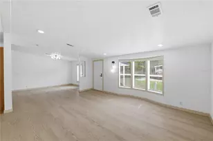 8726 N Meadowview Cir, Tampa, FL 33625 - Photo 2