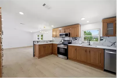 8726 N Meadowview Cir, Tampa, FL 33625 - Photo 8