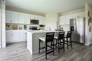 36552 Sagemoor Dr, Zephyrhills, FL 33541 - Photo 2