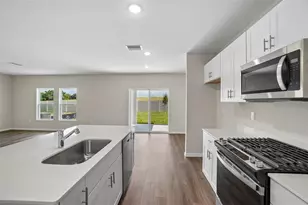 36564 Sagemoor Dr, Zephyrhills, FL 33541 - Photo 14