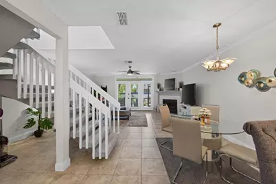 1672 Watermark Circle NE, Saint Petersburg, FL 33702 - Photo 8