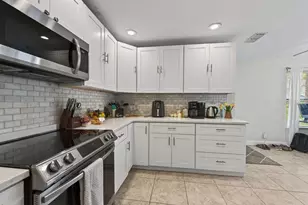 1672 Watermark Cir NE, Saint Petersburg, FL 33702 - Photo 18