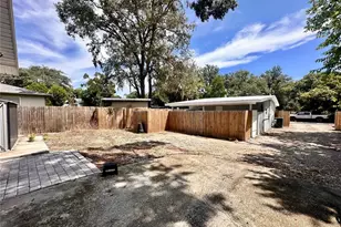 8906 N Albany Ave, Tampa, FL 33604 - Photo 18