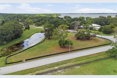 520 Austin Drive, Tarpon Springs, FL 34688 - Photo 2