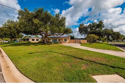 6801 29th Terrace N, Saint Petersburg, FL 33710 - Photo 4