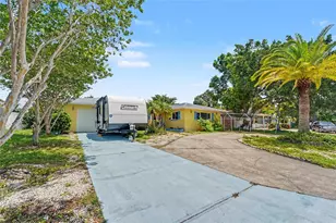 9735 50th Ave N, Madeira Beach, FL 33708 - Photo 4