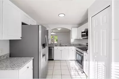 10001 Florence Avenue N, Tampa, FL 33612 - Photo 8