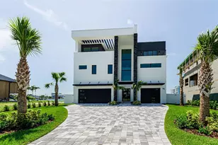 43 Dolphin Dr, Treasure Island, FL 33706 - Photo 1