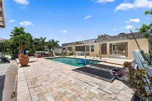 246 Bayside Dr, Clearwater Beach, FL 33767 - Photo 14