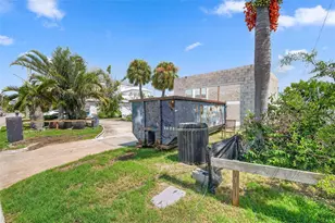 246 Bayside Dr, Clearwater Beach, FL 33767 - Photo 12