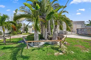 246 Bayside Dr, Clearwater Beach, FL 33767 - Photo 8
