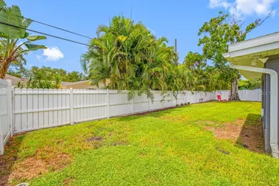 328 Bayview Drive NE, Saint Petersburg, FL 33704 - Photo 42