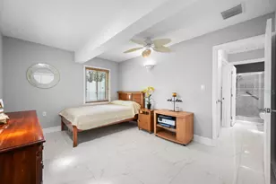 328 Bayview Dr NE, Saint Petersburg, FL 33704 - Photo 28