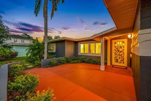 328 Bayview Dr NE, Saint Petersburg, FL 33704 - Photo 2