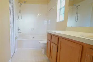 2263 Fletchers Point Cir, Tampa, FL 33613 - Photo 18
