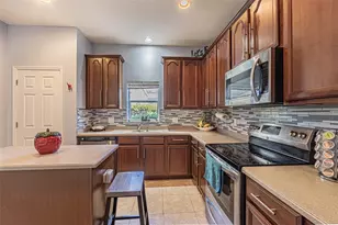 1031 Paseo Del Rio NE, Saint Petersburg, FL 33702 - Photo 10