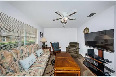 5217 81st Street N #11, Saint Petersburg, FL 33709 - Photo 4