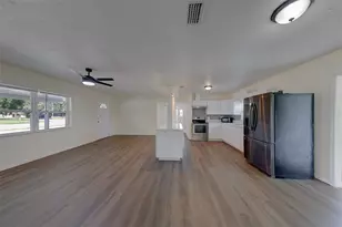 5937 38th Ave N, Saint Petersburg, FL 33710 - Photo 8